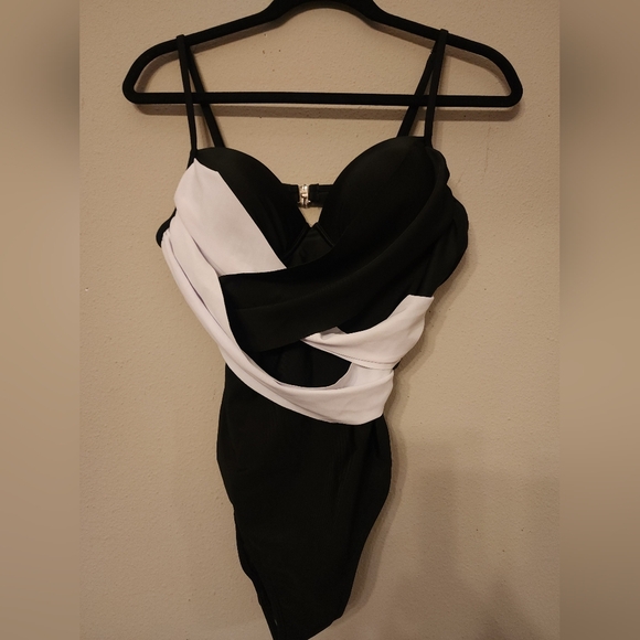 LIVE 9/1 @ 6:30PM CST- "Bags, Tags, Rags, & Riches" with @mckjenx - Picture 12 of 15